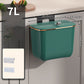 🏠 Poubelle de Cuisine Suspendue avec Couvercle – Gain de place idéal pour les petites cuisines. Bloque les odeurs alimentaires, se fixe sur les portes de placard, plans de travail ou murs. Parfaite pour sachets de thé, épluchures & déchets quotidiens 🍃