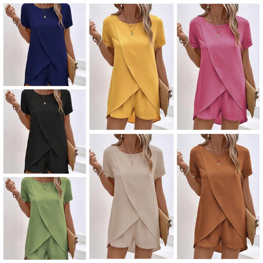 Ensemble deux pièces pour femme composé d'un haut asymétrique et d'un short, couleur unie