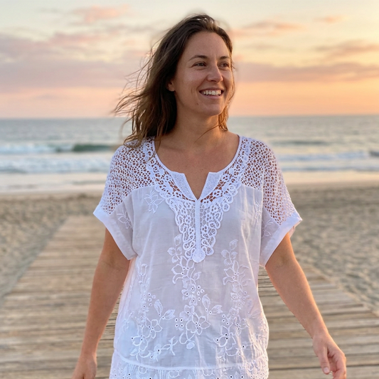 🥳 BEST-SELLER 2026 🥳💞 50K+ VENDUS ! 🌸👚 -50% ! Top Col V Dentelle Élégant – Broderie florale, coupe ample & tissu ultra-doux. Flatte toutes les morphologies – parfait pour un café ou une garden party ! 🕊️✨