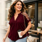 👚🌸 Plus-Size V-Ausschnitt-Bluse mit transparentem Mesh – 50% RABATT! Leichter Mesh-Einsatz, eleganter Look, luftiger Schnitt – perfekt für warme Tage. 🔥✨