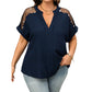 👚🌸 Plus-Size V-Ausschnitt-Bluse mit transparentem Mesh – 50% RABATT! Leichter Mesh-Einsatz, eleganter Look, luftiger Schnitt – perfekt für warme Tage. 🔥✨