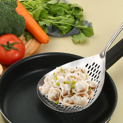 ⏳DERNIER JOUR – 50% OFF !!💥🥄 Écumoire en inox qualité alimentaire – Égouttage rapide, manche long résistant à la chaleur – Polyvalente pour friture, soupes et pâtes – Facile à nettoyer 🍟